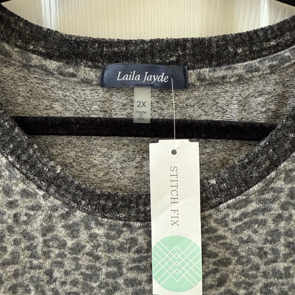 Laila Jayde Gray and Black Patterned Top - Picture 4 of 6